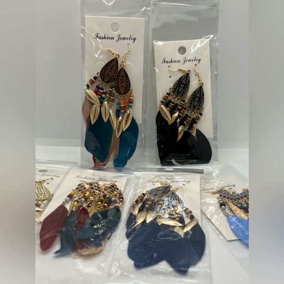 ⭐️ Beautiful Boho Earrings w/ Feather Accents ⭐️ - Picture 4 of 8